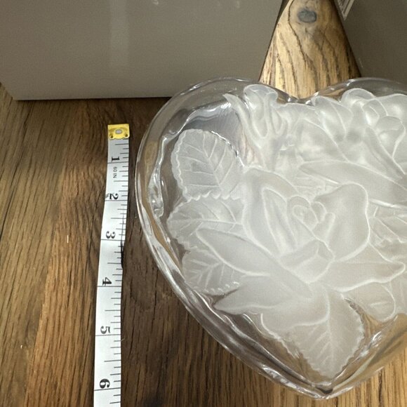Home Beautiful Crystal Rose Pearls Covered Heart Box - Picture 7 of 12